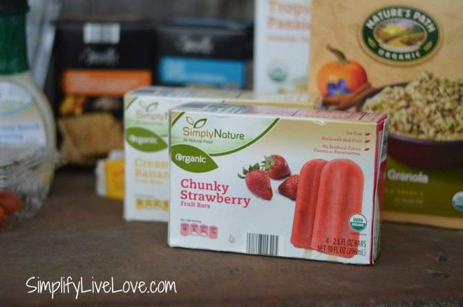 Who doesn't love popsicles and frozen fruit bars? These Simply nature Organic frozen fruit bars from Aldi are the perfect summer snack for kids.