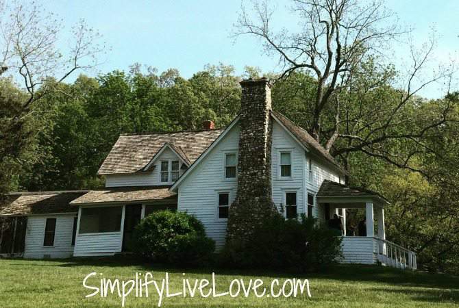 5 things to do with kids in Springfield , Missouri-Rocky Ridge Farm where Laura Ingalls Wilder wrote the Little House on the Prairie books by SimplifyLiveLove.com