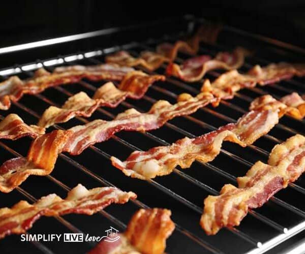 Baking bacon in the oven on a rack