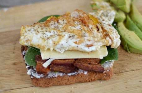 5 Minute Egg & Cheese Sandwich {with bacon, spinach & avocado}
