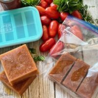 freezing homemade pizza sauce in souper cubes (1)