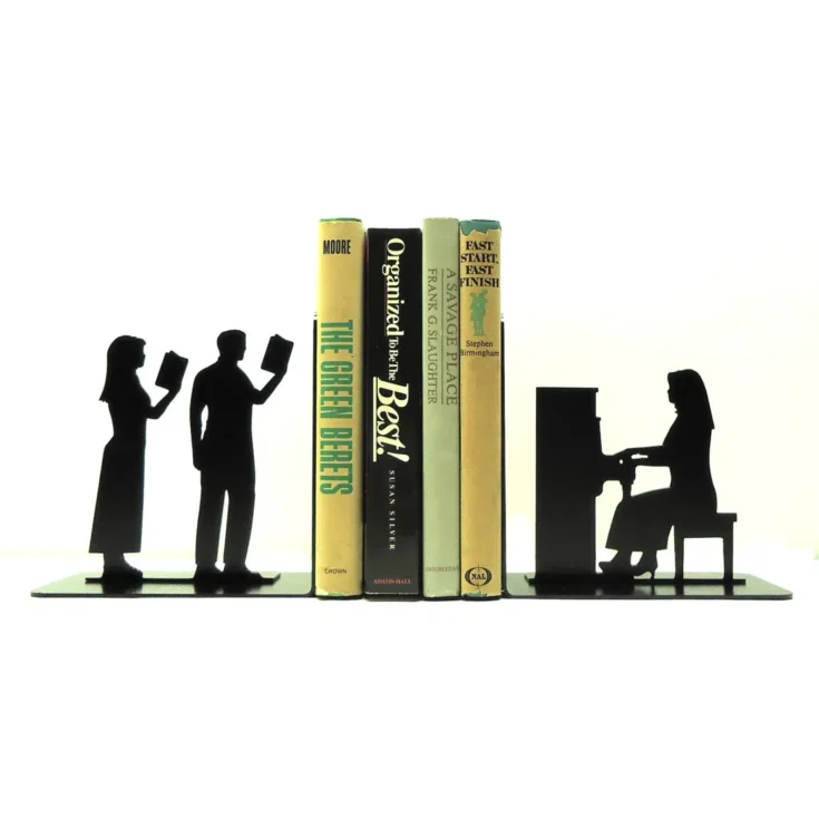 Piano player and singers bookends