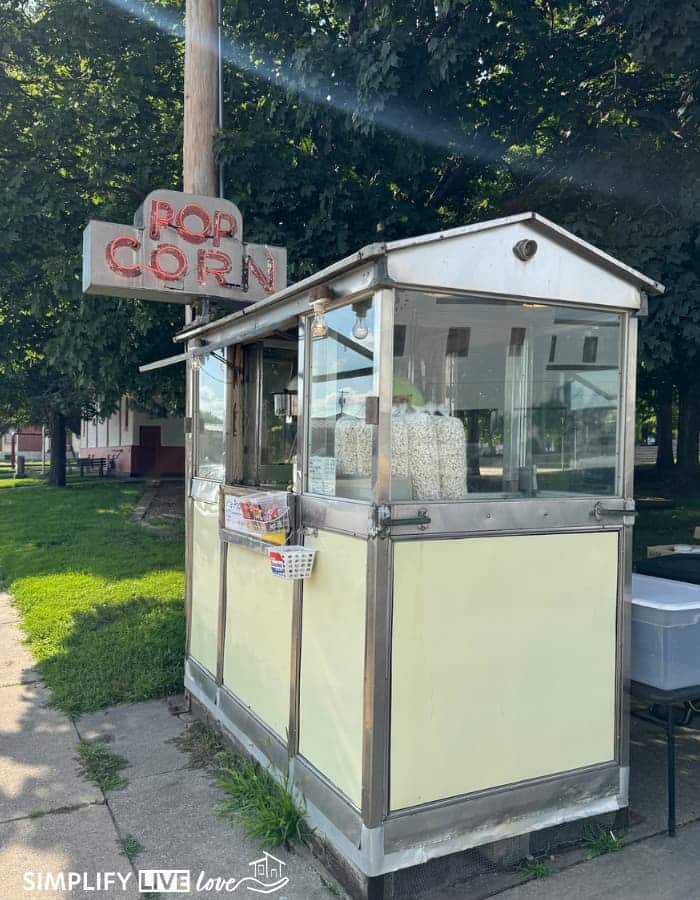 Iowa Falls popcorn stand