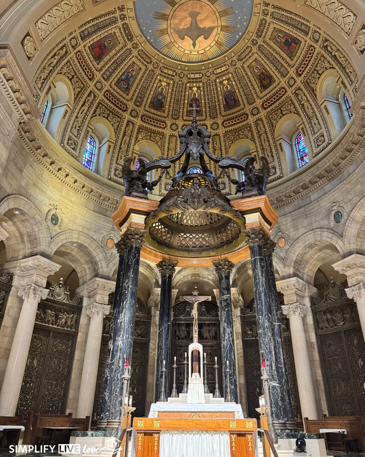 the Cathedral of Saint Paul alter (1)