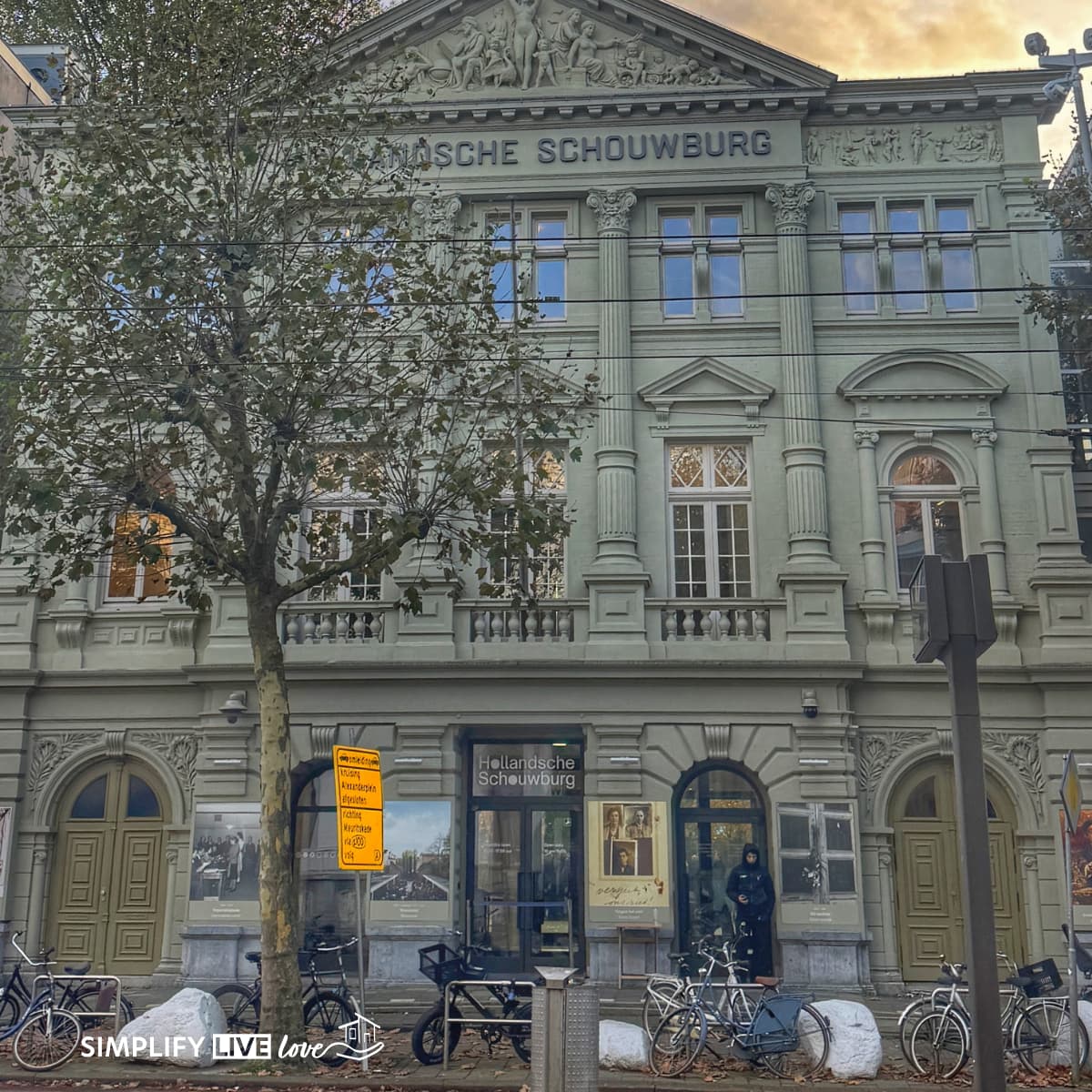 Hollandsche Schouwburg in Amsterdam